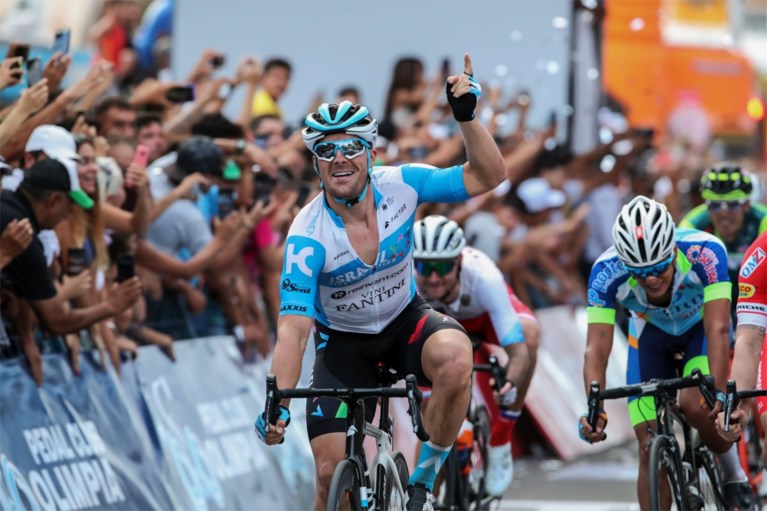 Remco Evenepoel meteen tegen de grond maar hij verliest dan toch geen tijd: “Ik weet niet eens hoe het is gebeurd”