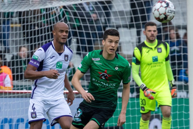 CLUBNIEUWS. Standard legt broer Luyindama vast, Zulte Waregem heeft Ghanees op het oog