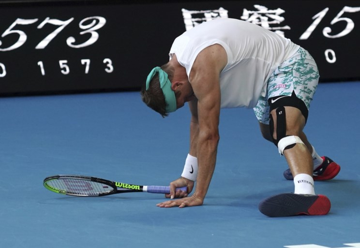 Mirakel: Federer overleeft zeven (!) matchballen en plaatst zich voor halve finales Australian Open
