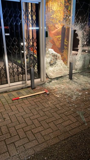 Spectaculaire inbraak in fietsenwinkel: met bijlen venster kapotgeslagen, voor ruim 100.000 euro buitgemaakt