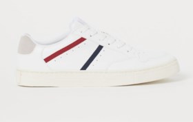Na twintig jaar procederen tegen Adidas: H&M mag nu toch schoenen met strepen verkopen