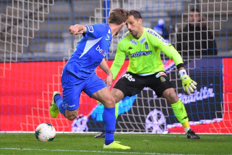 Genk pakt tegen Charleroi dankzij heerlijk hakje drie gouden punten in de strijd om Play-off 1-ticket
