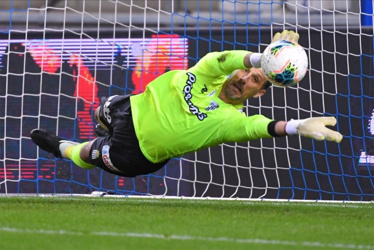 Genk pakt tegen Charleroi dankzij heerlijk hakje drie gouden punten in de strijd om Play-off 1-ticket