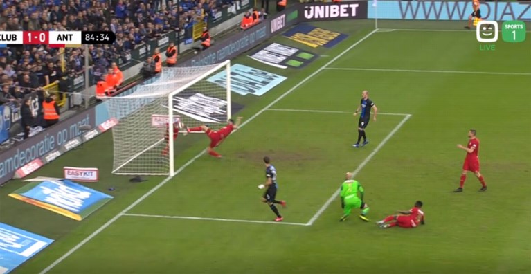 Club Brugge klopt Antwerp na intense topper, maar winnend doelpunt is voer voor discussie