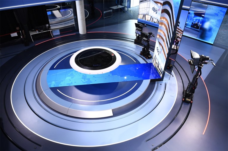 Stef Wauters geeft rondleiding in nieuwe VTM studio