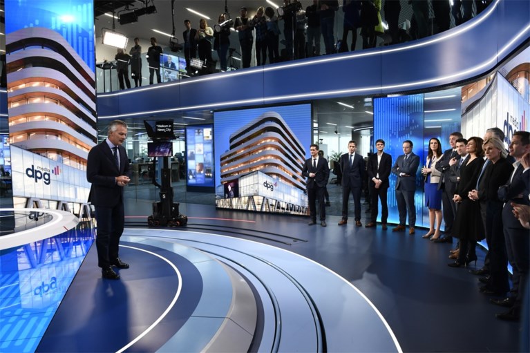 Stef Wauters geeft rondleiding in nieuwe VTM studio
