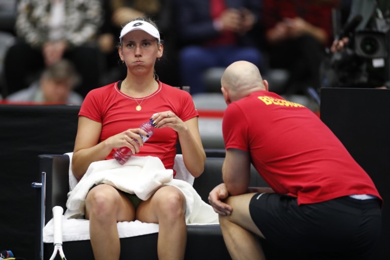 Eerst schutteren, dan schitteren: Elise Mertens brengt België op 1-0 tegen Kazachstan in Fed Cup