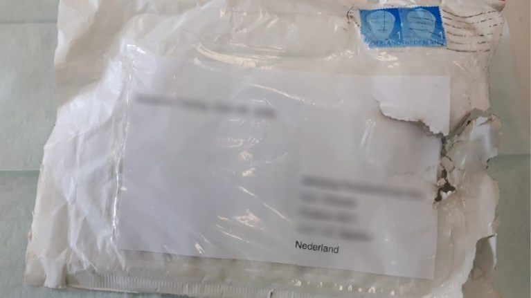 Bombrieven ontploft in twee Nederlandse steden: politie onderzoekt nog een verdachte brief, verzender eist bitcoins