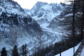 Macron wil alleen nog serieuze klimmers op Mont Blanc: toeristen namen zelfs jacuzzi mee naar boven