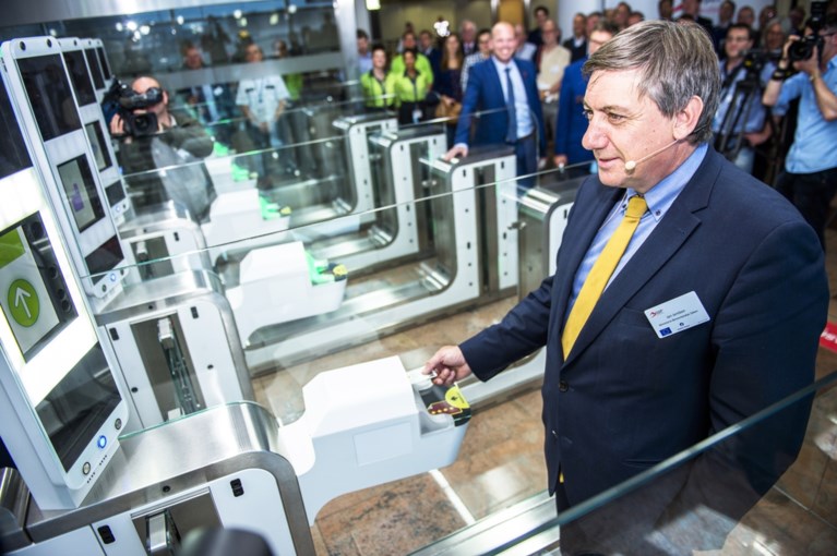 Veelbesproken e-gates op luchthaven verdwijnen (en worden vervangen door ander systeem): “Die dingen waren een compleet fiasco”
