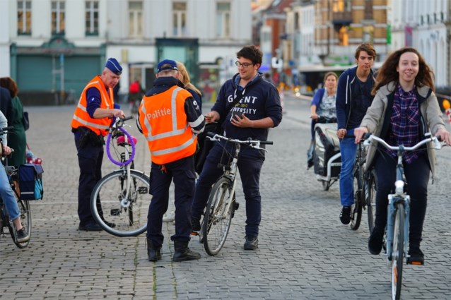 72 fietsers lopen tegen de lamp (Gent) Het Nieuwsblad