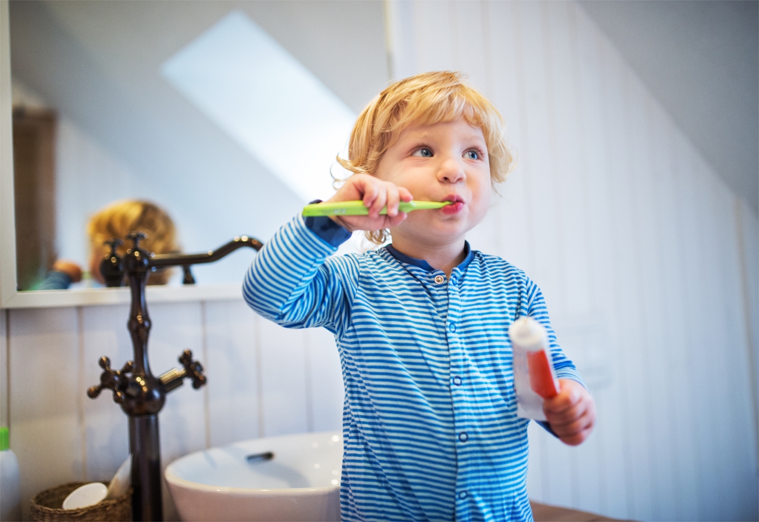 hoop Eerlijkheid Mis Tanden poetsen is stom”: mama's geven tips om je kind van het tegendeel te  overtuigen | Het Nieuwsblad Mobile