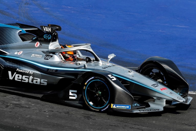 Stoffel Vandoorne verliest leidersplek in Formule E na fout in slotronde