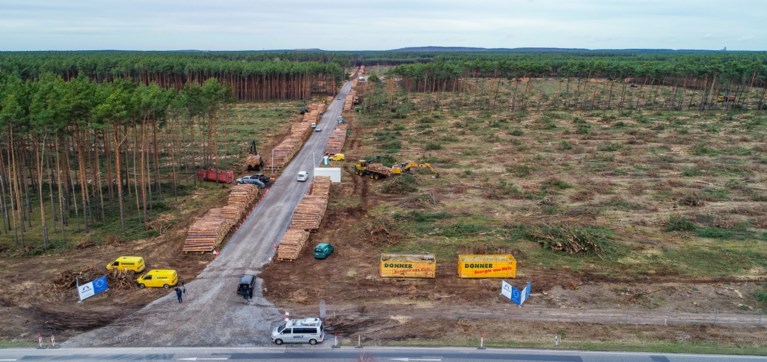 Fabriek van Tesla nabij Berlijn dreigt vertraging op te lopen door protest tegen boskap