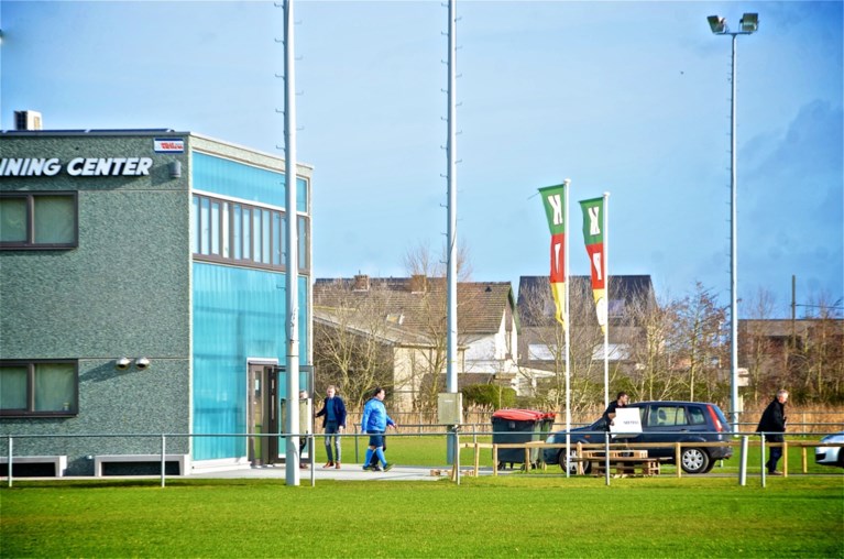 Speurders vallen binnen op het oefencomplex van KV Oostende in onderzoek naar voorzitter Frank Dierckens