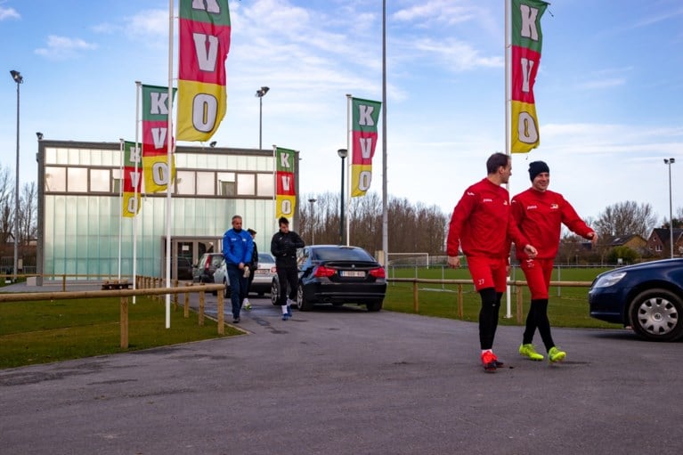 Speurders vallen binnen op het oefencomplex van KV Oostende in onderzoek naar voorzitter Frank Dierckens