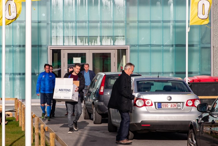 Speurders vallen binnen op het oefencomplex van KV Oostende in onderzoek naar voorzitter Frank Dierckens