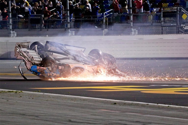 Horrorcrash in Daytona 500: op weg naar prestigieuze zege, tot hij aan 352 km/u de lucht in werd gekatapulteerd