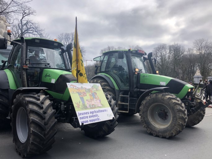 Landbouwers protesteren met 150 tractoren in Europese wijk in Brussel