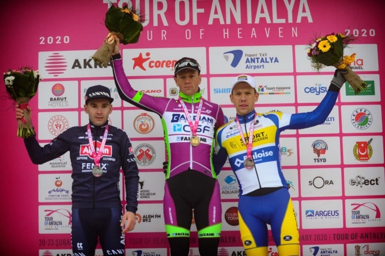 Italiaan klopt Gianni Vermeersch en Kenneth Van Rooy in Antalya, weer pech voor Tim Merlier