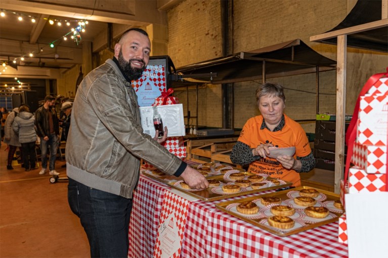 Gentbruggenaars wuiven Gentbrugge uit, met taartjes van bakker Bernard