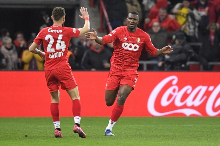 Standard heeft genoeg aan knal van Oulare en wordt voorlopig derde, Antwerp blijft achter met 2 op 12