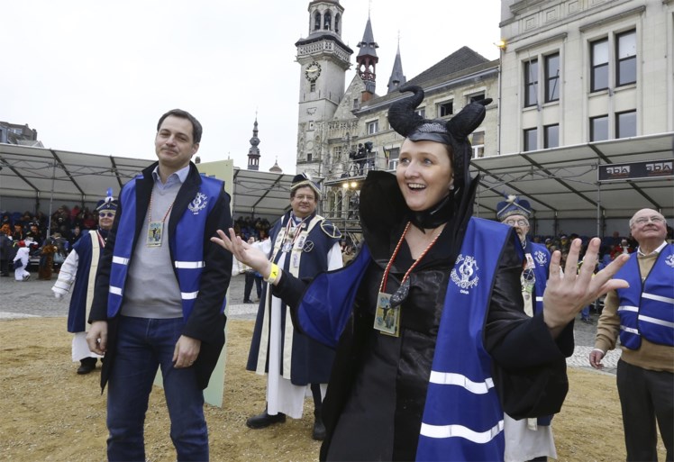 Alle ministers uitgenodigd, slechts eentje durft zijn gezicht laten zien op Aalst Carnaval: “Het is toch een ambetante editie”
