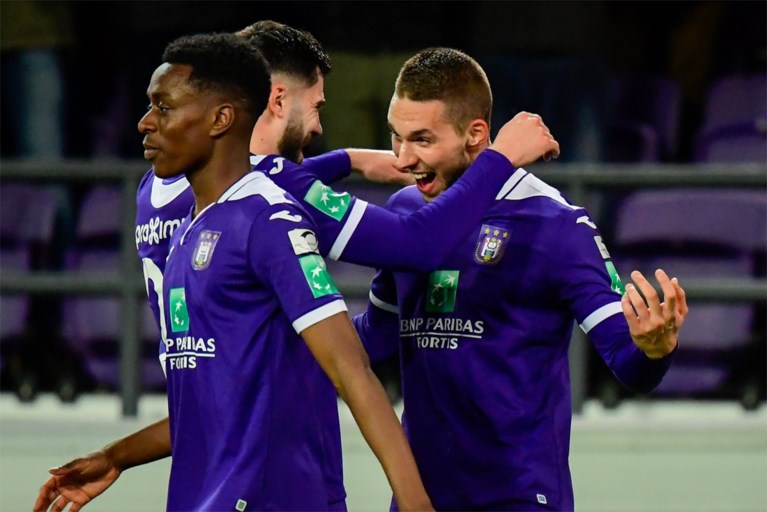 Feest in het Astridpark: Anderlecht haalt ouderwets uit tegen Eupen en mag blijven dromen van Play-off 1