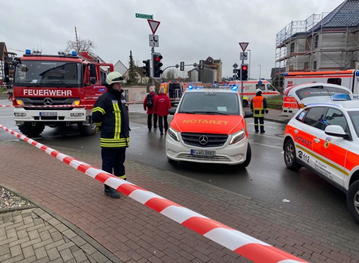 Auto rijdt opzettelijk in op carnavalstoet in Duitsland: 30 gewonden