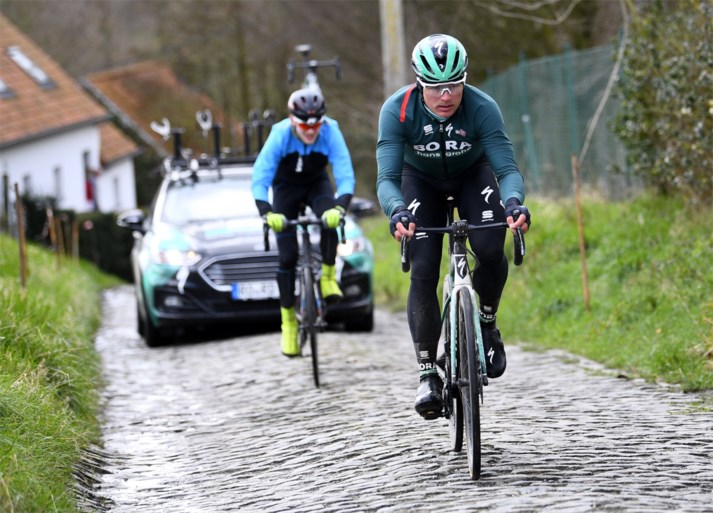 Van Avermaet, Stuyven en andere toppers verkennen kletsnat parcours Omloop Het Nieuwsblad
