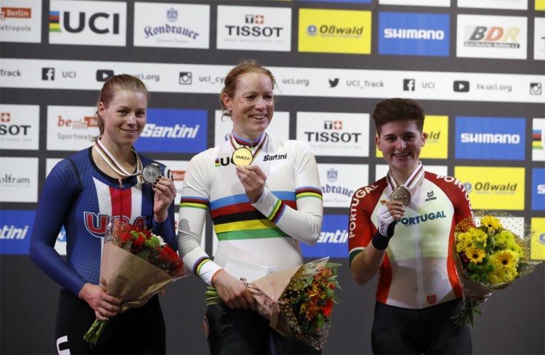 Nederlanders doen in finale nog een hap van wereldrecord teamsprint, Kirsten Wild haalt haar derde wereldtitel scratch