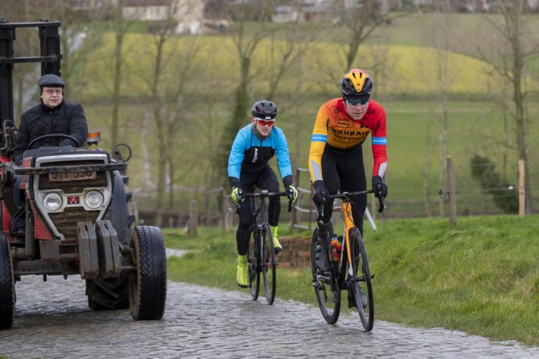 Van Avermaet, Stuyven en andere toppers verkennen kletsnat parcours Omloop Het Nieuwsblad