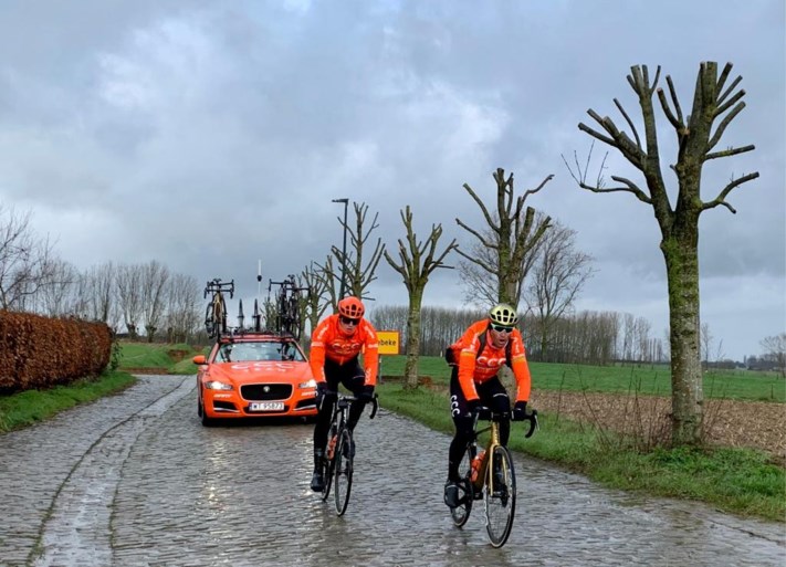 Van Avermaet, Stuyven en andere toppers verkennen kletsnat parcours Omloop Het Nieuwsblad