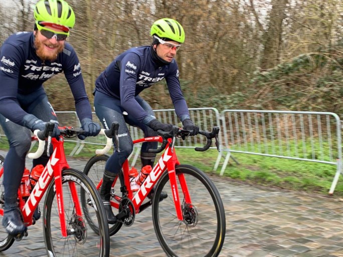 Van Avermaet, Stuyven en andere toppers verkennen kletsnat parcours Omloop Het Nieuwsblad