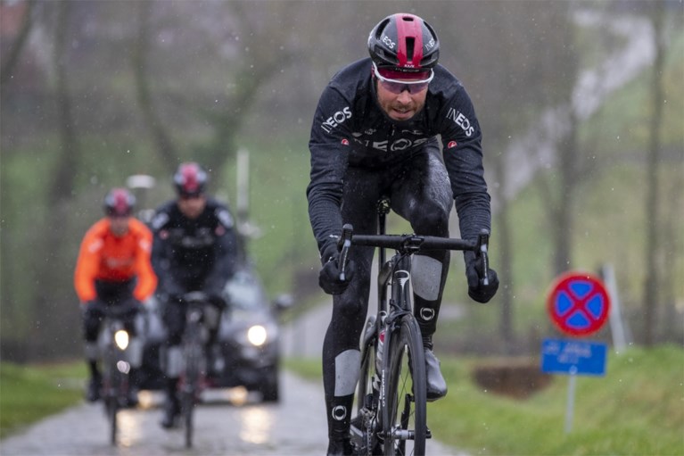 Ex-winnaar Valgren Andersen verkent parcours Omloop Het Nieuwsblad in de sneeuw