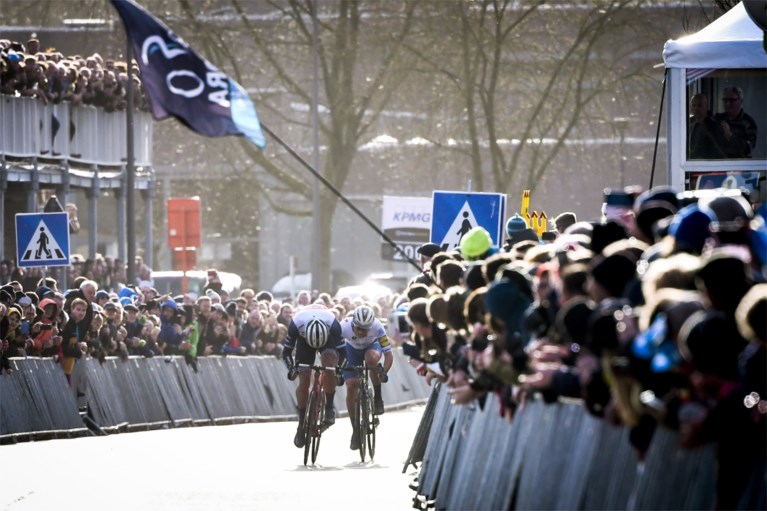 Jasper Stuyven sprint sneller dan Yves Lampaert in duel der Belgen in Omloop Het Nieuwsblad