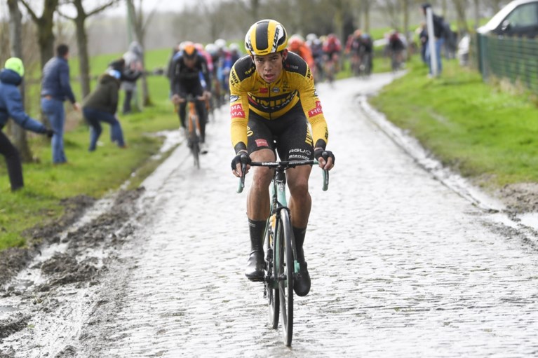 Jasper Stuyven sprint sneller dan Yves Lampaert in duel der Belgen in Omloop Het Nieuwsblad
