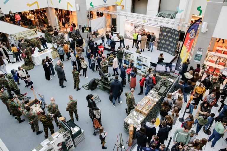 Uur in de wachtrij voor helden uit ‘Kamp Waes’