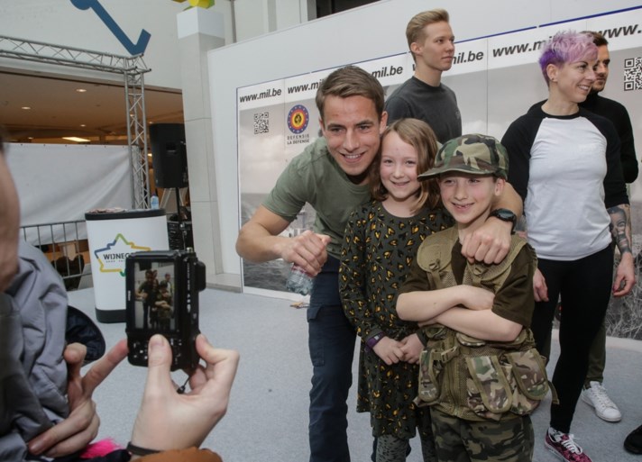 Uur in de wachtrij voor helden uit ‘Kamp Waes’