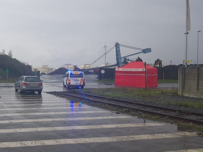 Fietser (29) overleden na aanrijding met vrachtwagen in havengebied