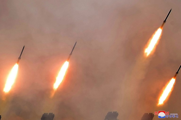 Kim Jong-un heeft “lancering langeafstandsraketten gesuperviseerd”