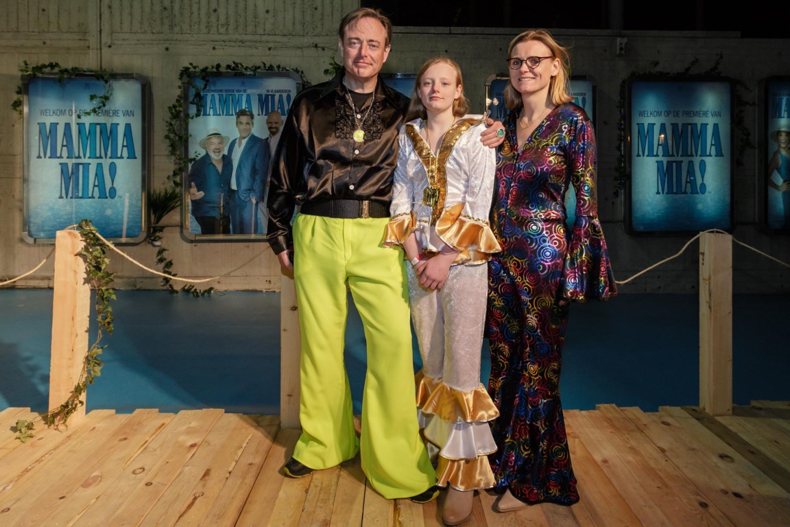 Bart De Wever Dost Zich Uit Voor Musical Mamma Mia Het Nieuwsblad Mobile