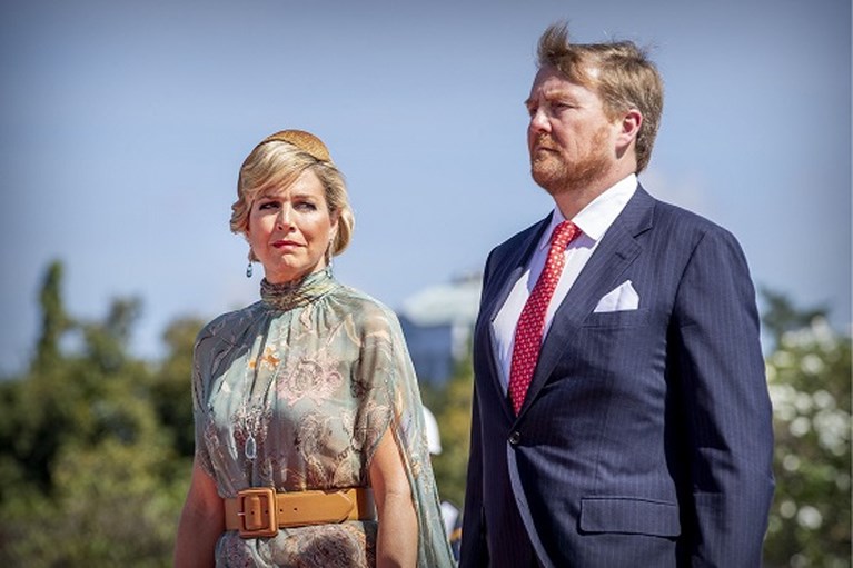 ROYALS. Kate doet alsof er geen vuiltje aan de lucht is en de copycat in Camilla