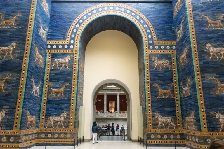 Deze beroemde musea kun je bezoeken van achter je computer