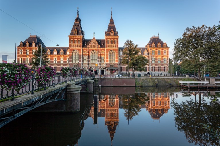 Deze beroemde musea kun je bezoeken van achter je computer