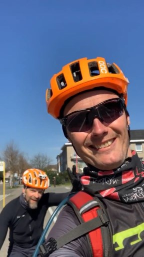 Laurens De Vreese rijdt 368km aan een stuk op de rollen en daagt Oliver Naesen uit, ook Vansummeren roert zich