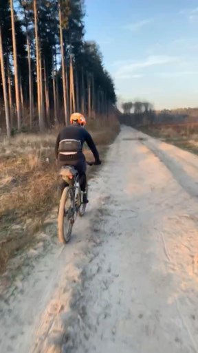 Laurens De Vreese rijdt 368km aan een stuk op de rollen en daagt Oliver Naesen uit, ook Vansummeren roert zich