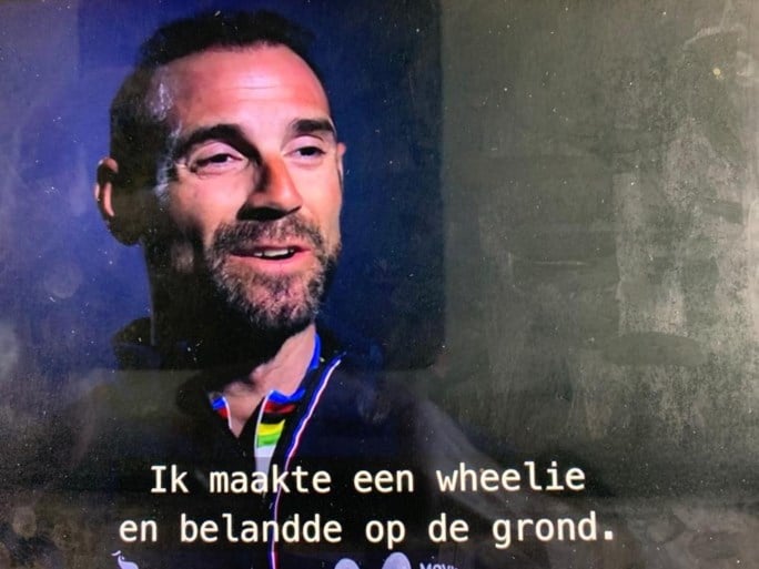 Valverde biecht vreemde val tijdens trainingsrit op: “Ik wou ‘een Van der Poelleke’ doen”