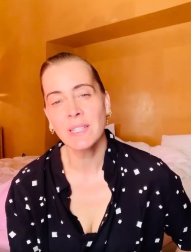 Anouk stelt nieuw nummer voor vanuit quarantaine in Marokko
