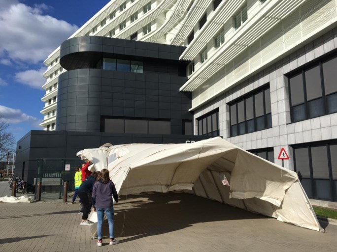 Scouts helpen ziekenhuis Jan Palfijn met uitbreiding spoeddienst